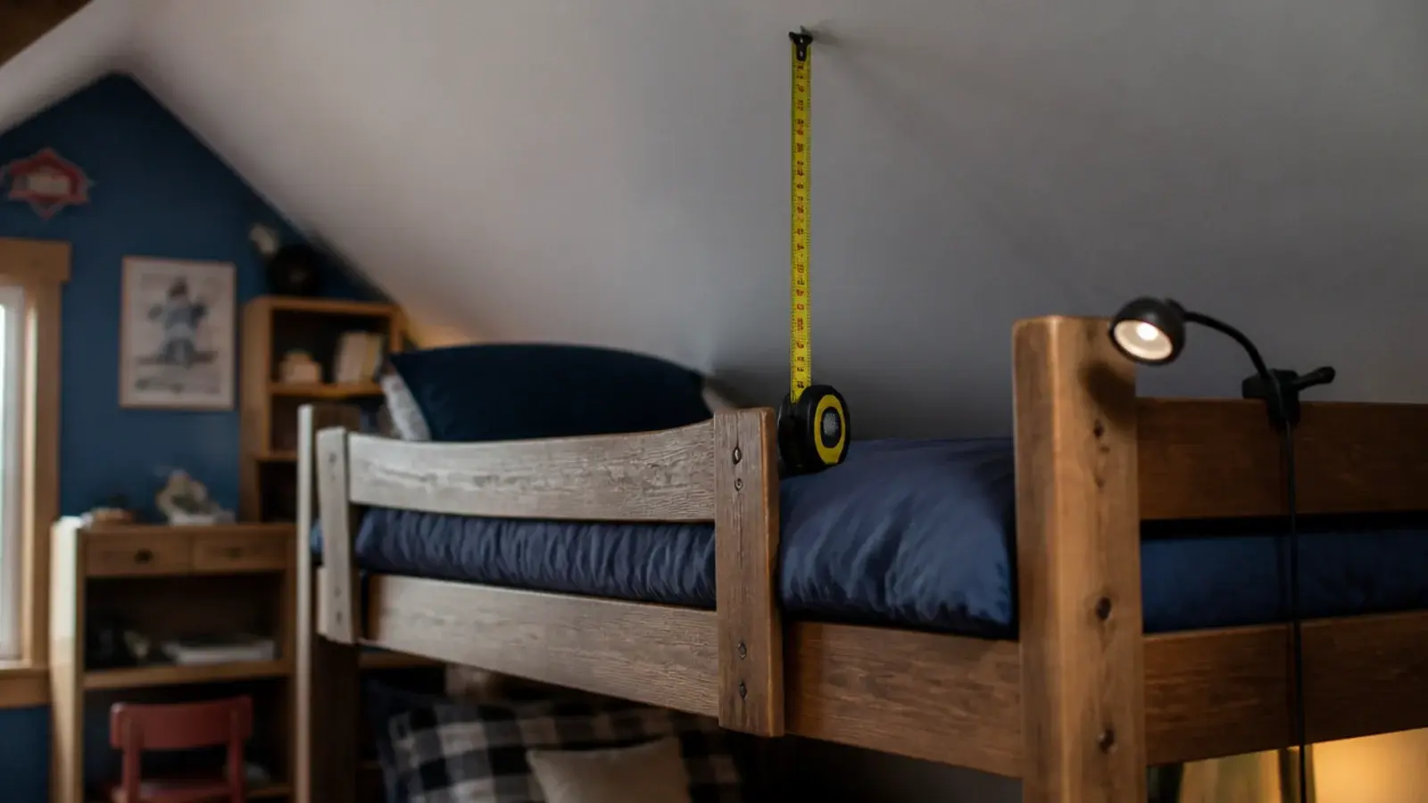 bunk bed with clear space measured above the top mattress