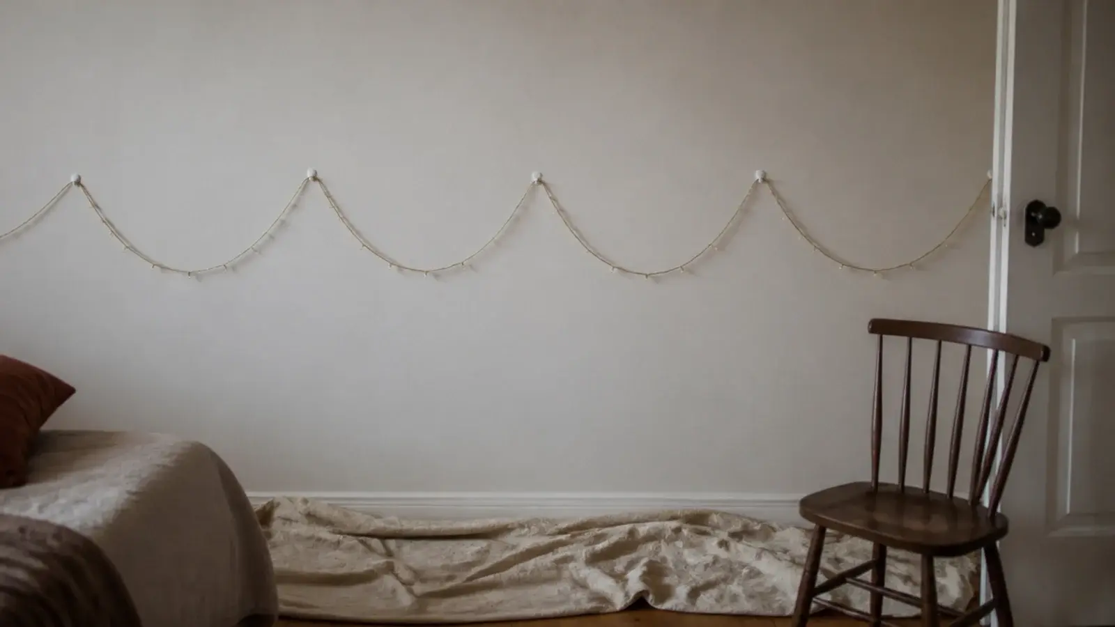 light strand seated into wall clips with even repeated dips