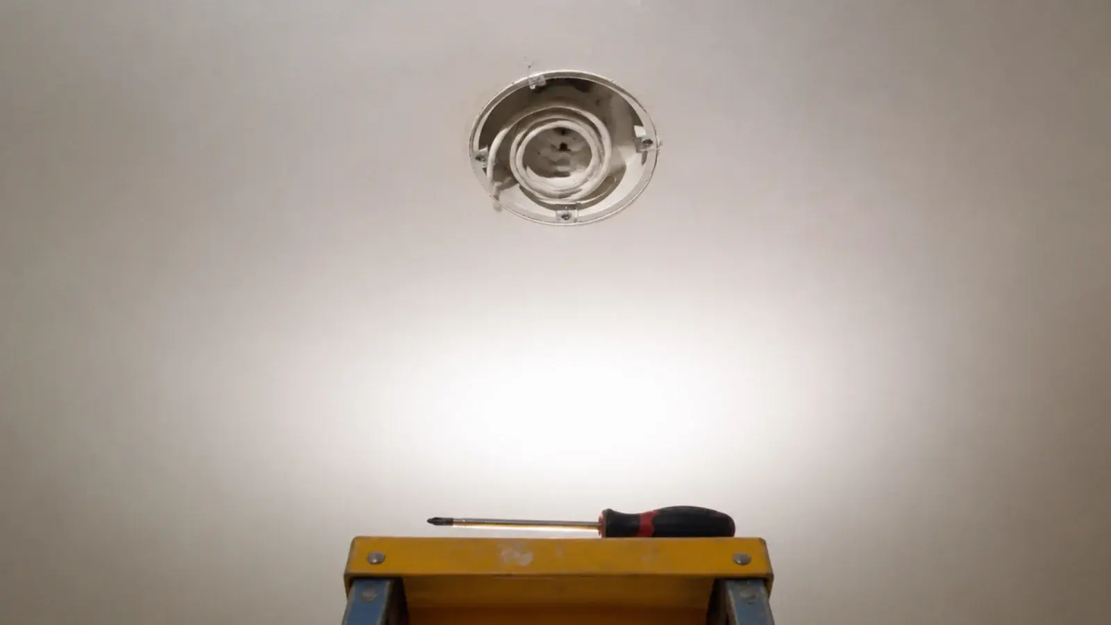 rented ceiling fitting removed showing an unrated mounting box
