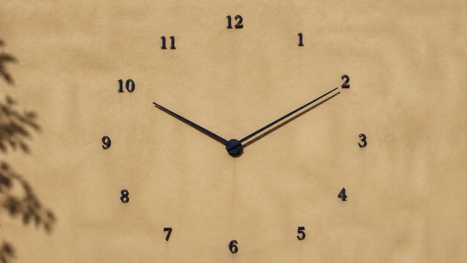 individual oversized numerals fixed in a wide circle on plaster