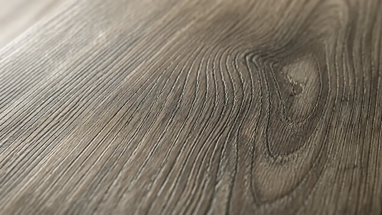 vinyl plank surface where texture follows the printed grain exactly