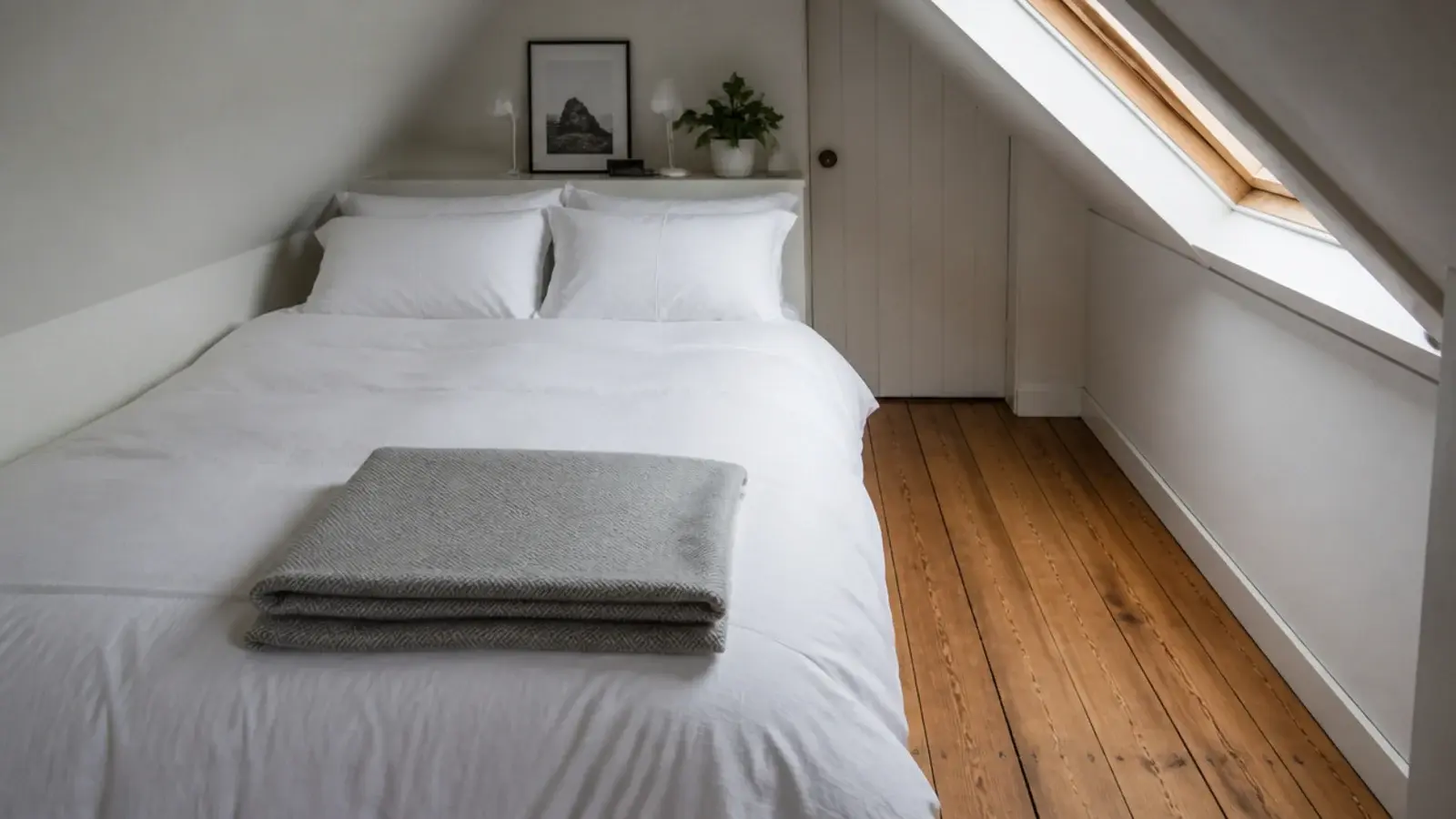 full size bed fitted neatly into a small loft with clear floor beside it