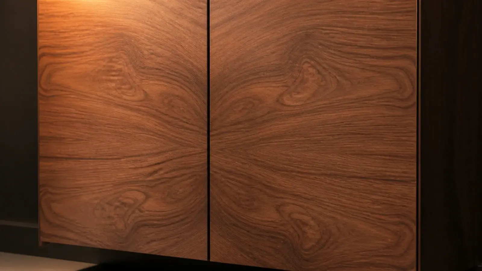 veneered cabinet doors where the grain mirrors across the centre join