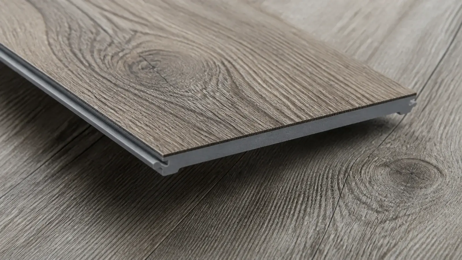 wood look vinyl plank with embossing aligned exactly to the printed grain