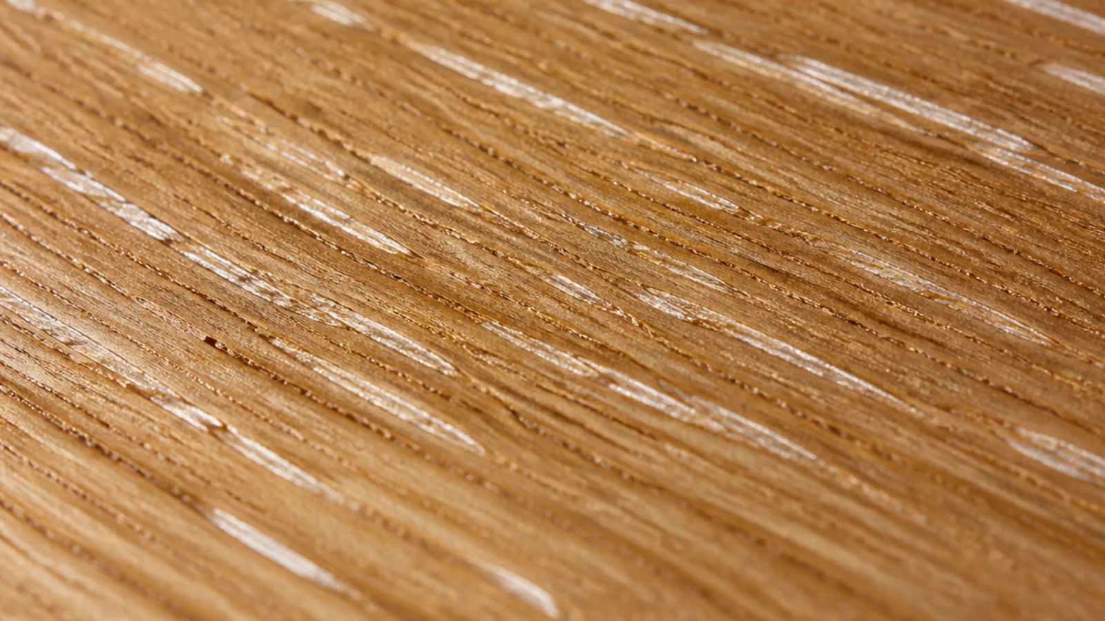 quarter sawn oak surface showing silvery ray fleck across the grain