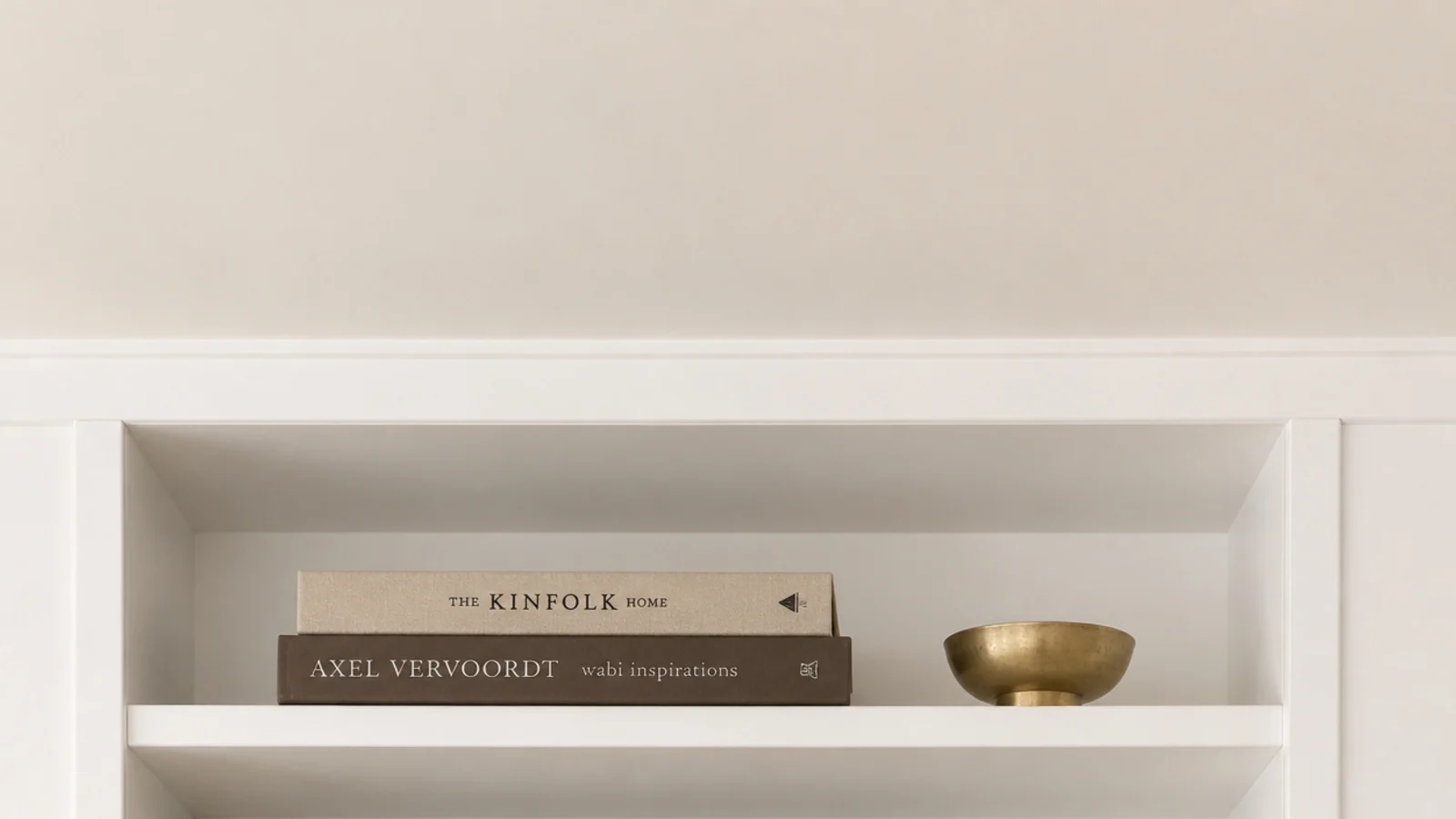 white cove moulding closing the gap between built-in shelves and the ceiling