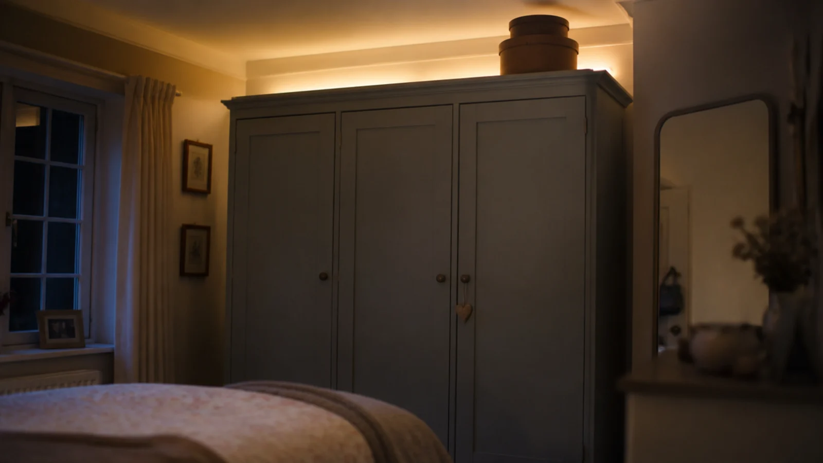 lights lying along a wardrobe top throwing a wash onto the ceiling
