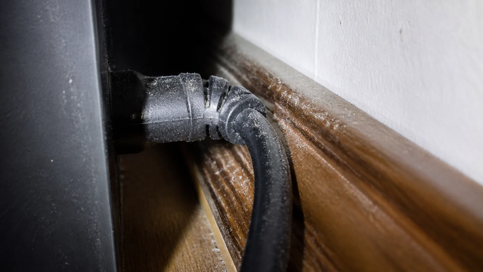 hdmi cable bent sharply where a cabinet meets the wall behind